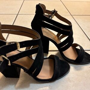 Women’s black heels